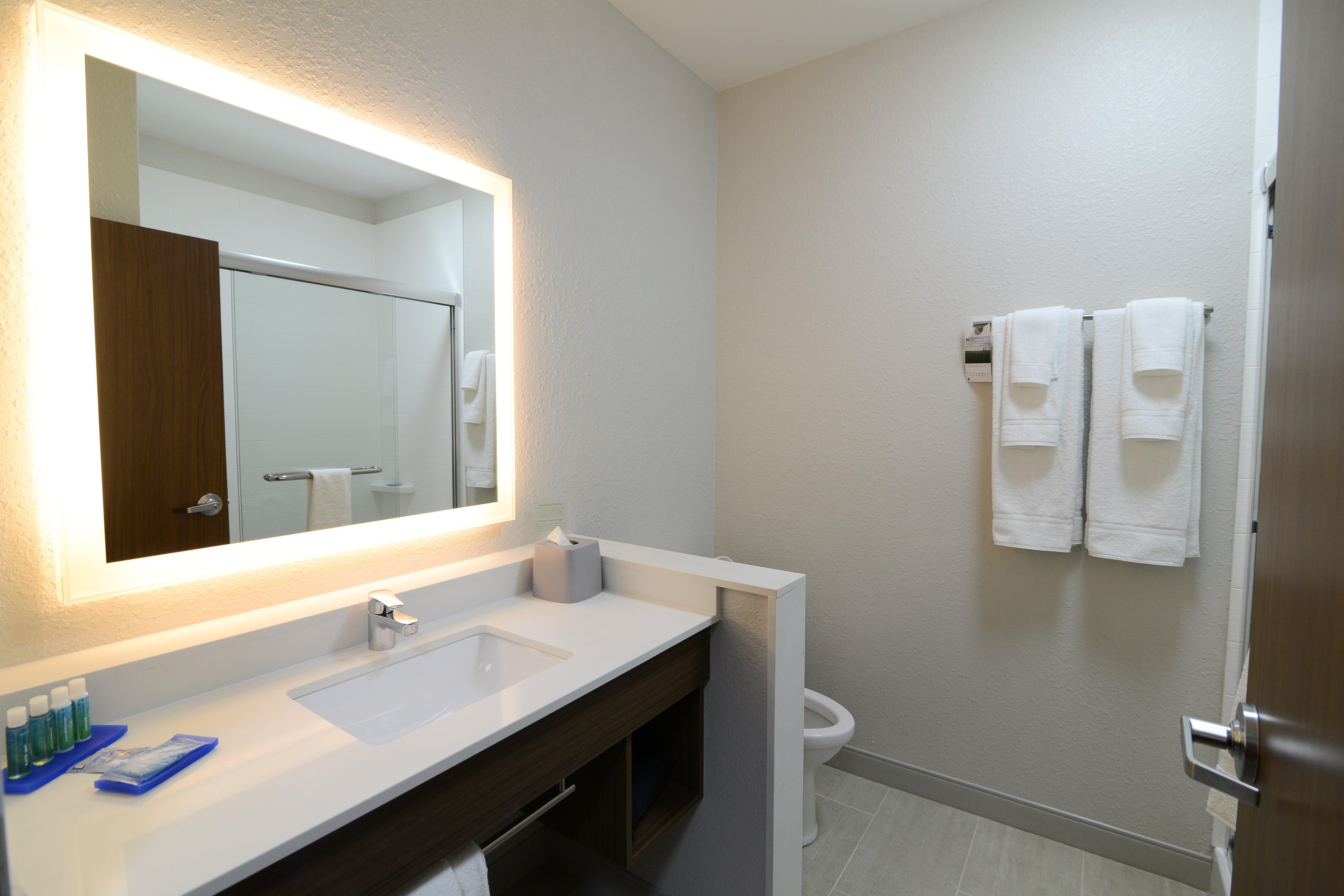 Holiday Inn Express & Suites Chicago North Shore - Niles By Ihg Exterior foto
