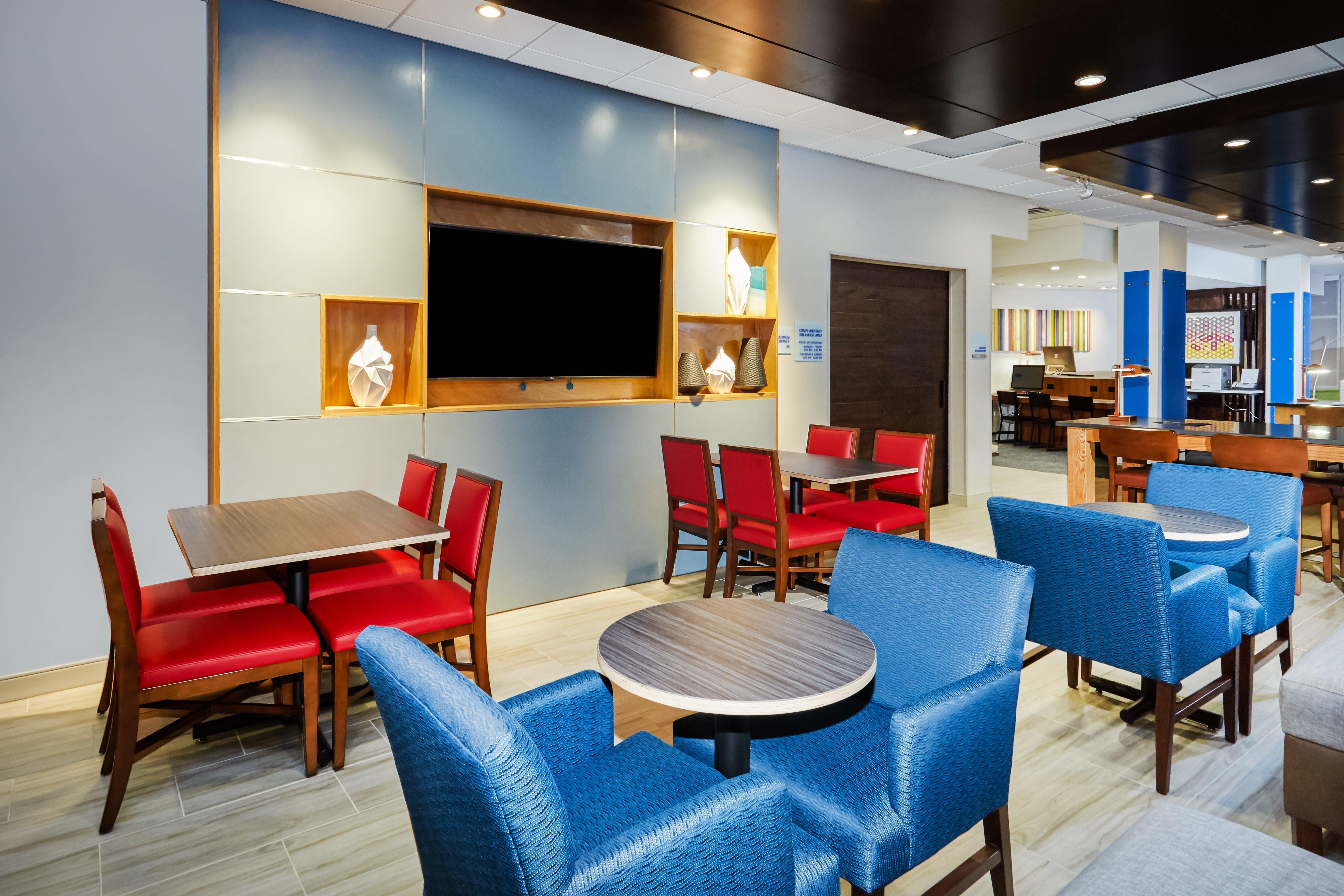 Holiday Inn Express & Suites Chicago North Shore - Niles By Ihg Exterior foto