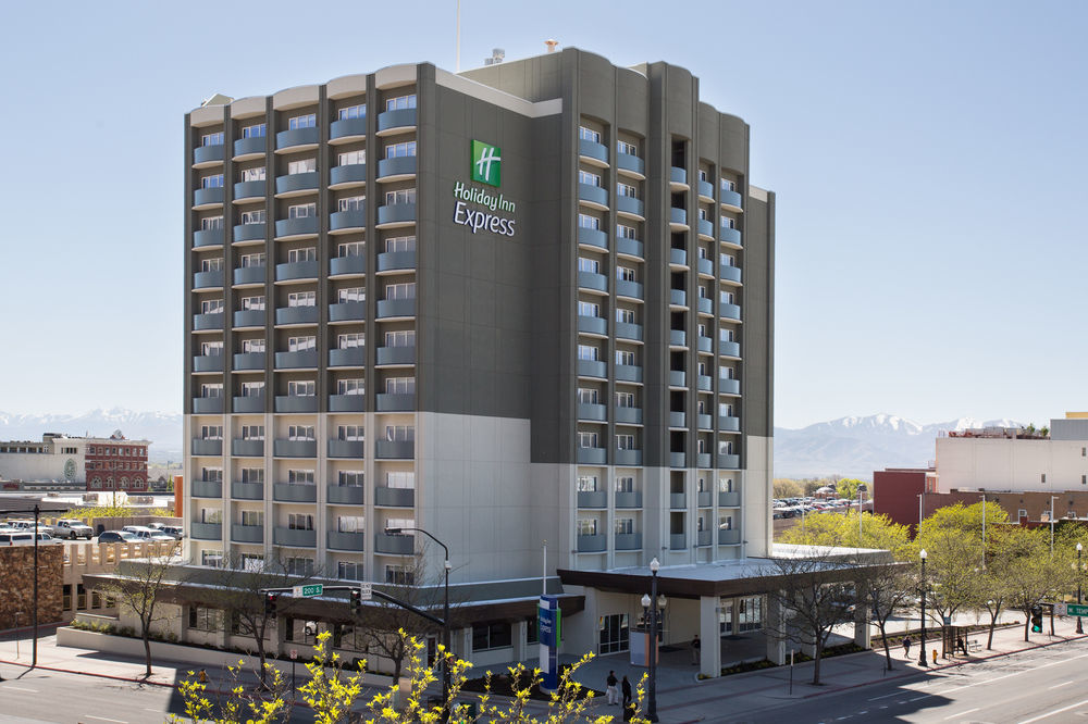 Holiday Inn Express & Suites Chicago North Shore - Niles By Ihg Exterior foto