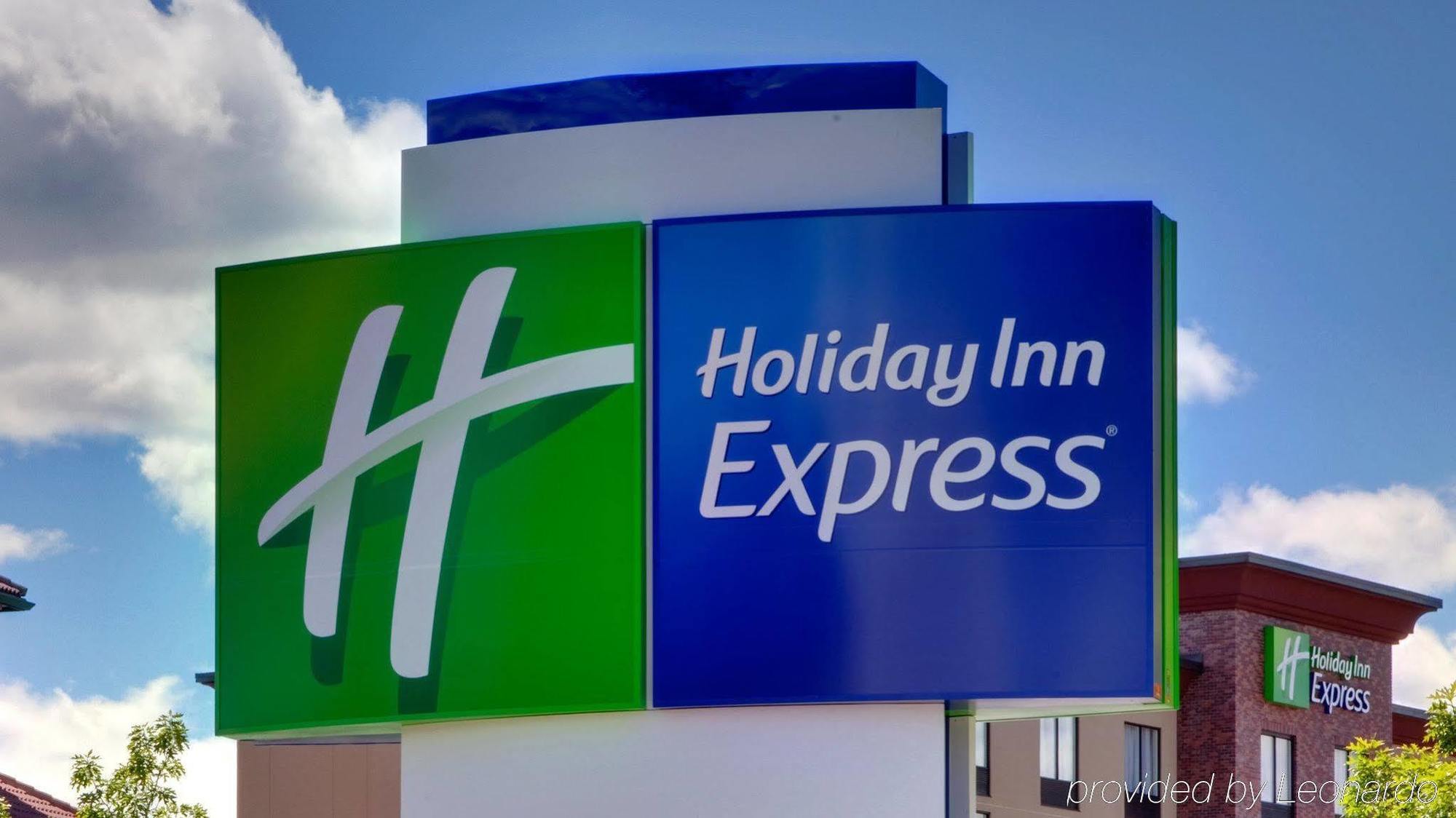 Holiday Inn Express & Suites Chicago North Shore - Niles By Ihg Exterior foto